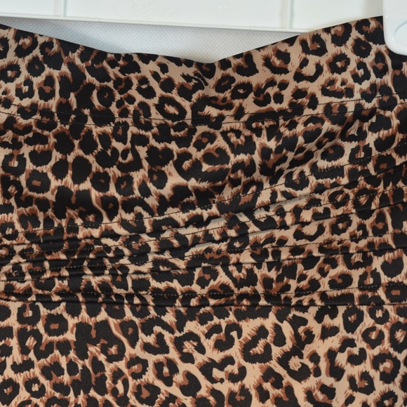 Lepoard It has small pleats in the body of Miniskirt. Stretch SZ 12 Qed London - Picture 5 of 5